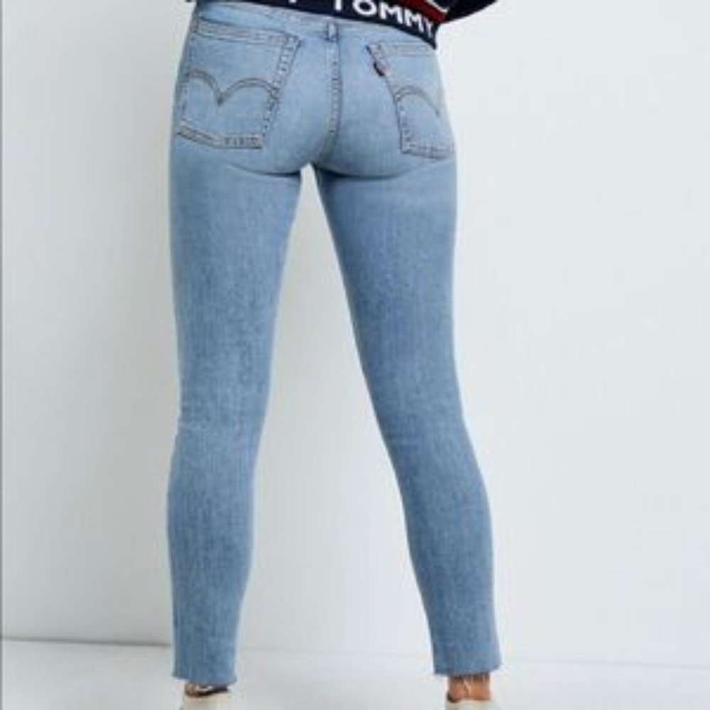 Levi's WEDGIE Premium High Rise Jeans Size 25 NEW WITH TAGS